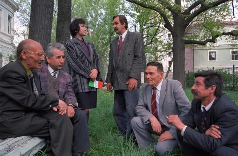 Язучылар Берлеге бакчасында сулдан уңга – Рөстәм Мингалимов, Җәүдәт Дәрзаман, Роза Кожевникова, Ләбиб Лерон, Рәшит Гарипов, Әхәт Гаффар 