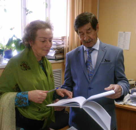 "Татарстан" радиостудиясендә. Әхәт Гаффар һәм балалар-яшүсмерләр программаларының редакторы Дания Гайнетдинова. 2017 ел